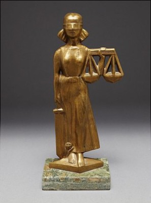 Moder Justitia by Åke JÖNSSON - auction artwork with signature