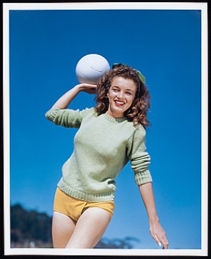 Marilyn Monroe(norma Jeane) Med Volleyboll by André De DIENES