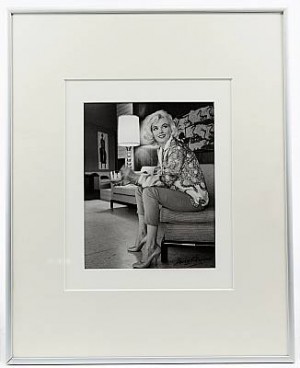 Marilyn - Sitting by George BARRIS