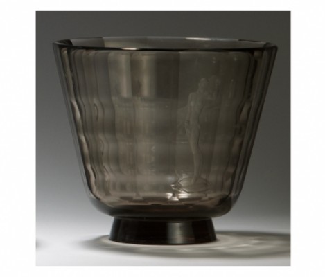 An Engraved Gate Vase. – Vas. Signerad Orrefors Gate 1419 Jr by Simon GATE