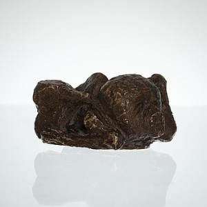 Figur (nykläckt Fågelunge) by Asmund ARLE