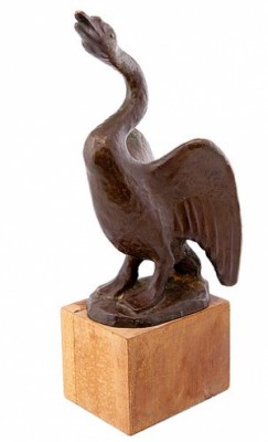 Swan by Helvi HYVÄRINEN
