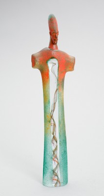 Figur. Underfång Av Spiralvriden Dekor I Svart, Grönt Och Rött by Kjell ENGMAN
