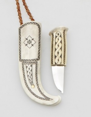 Smyckekniv. Samearbete. Helhorn by Isak Matti (Sami Artist) JUUSO