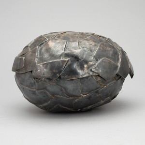 Skål Med Lock, äggformad Med Bladdekor by Osa SCHERDIN - auction artwork with signature