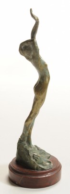 Standing Female Figure by Harald SÖRENSEN-RINGI - auction artwork with signature