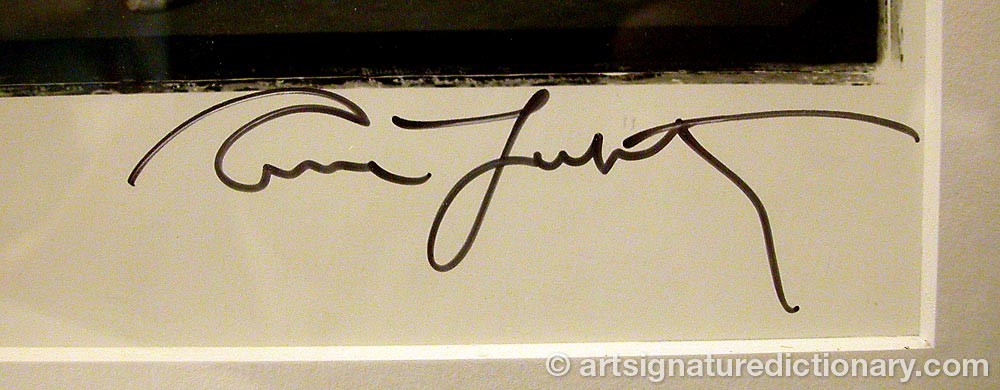 Authentic signature by Annie LEIBOWITZ on  artwork