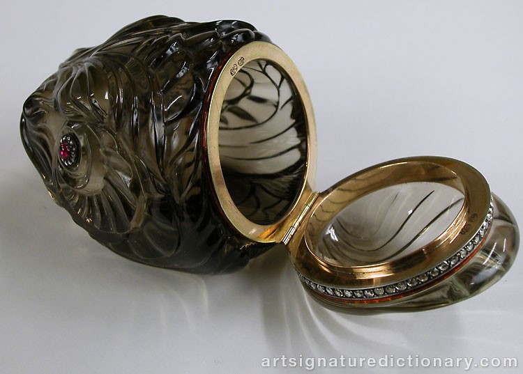 Close-up details showing Carl FABERGÉ signature forgery characteristics