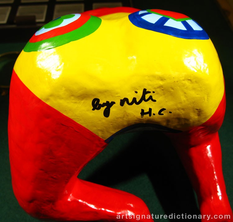 Close-up details showing Niki De SAINT-PHALLE signature forgery characteristics