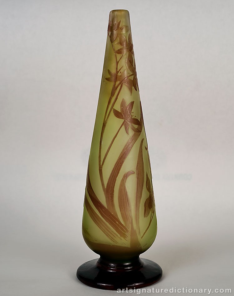 Close-up details showing Emile GALLÉ signature forgery characteristics