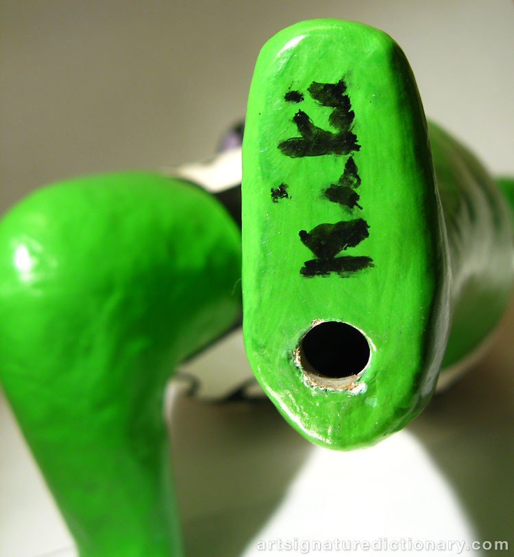 Close-up details showing Niki De SAINT-PHALLE signature forgery characteristics